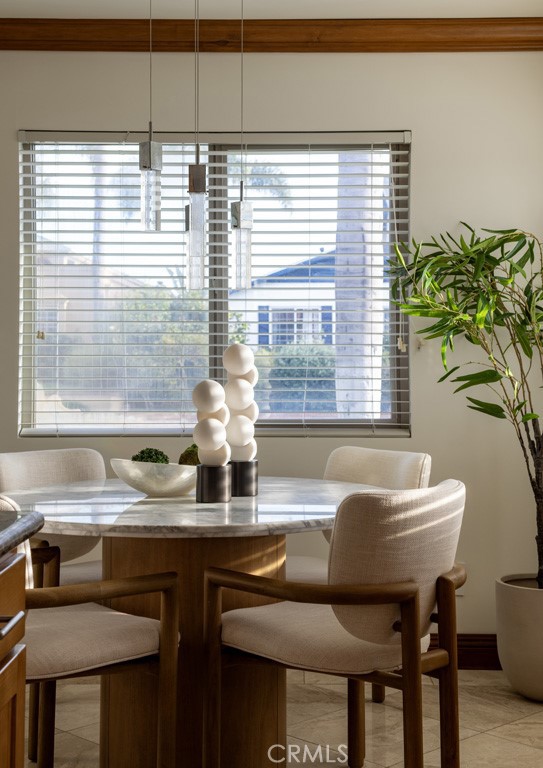 Detail Gallery Image 8 of 21 For 401 Holmwood, Newport Beach,  CA 92663 - 2 Beds | 2/1 Baths