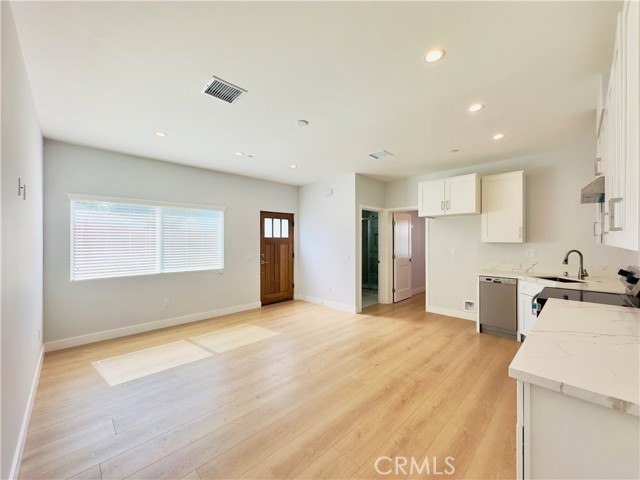 17522 Lemay Street, Lake Balboa CA: https://media.crmls.org/medias/a829c1cb-219b-4738-bc40-1af8be5689dd.jpg