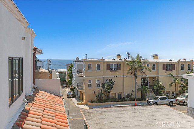 209 Crest Drive, Manhattan Beach CA: https://media.crmls.org/medias/a829e89a-0eb2-47ab-a353-8cf29804e8ba.jpg
