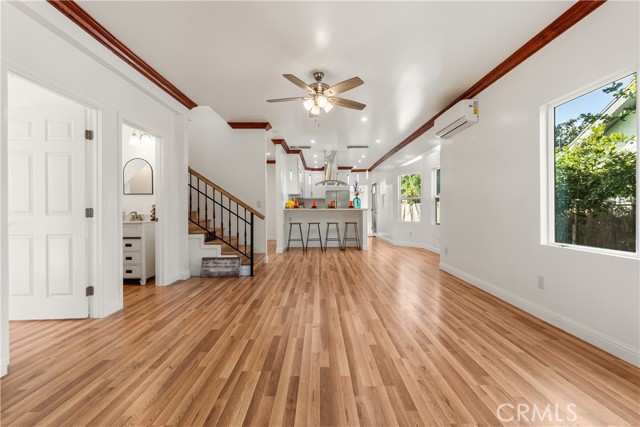 Detail Gallery Image 4 of 41 For 1330 W 48th St, Los Angeles,  CA 90037 - 4 Beds | 3/1 Baths