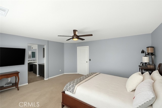 4062 Running Oak Lane, San Bernardino CA: https://media.crmls.org/medias/a82bc0cf-6527-423a-9fb2-a696246d9b15.jpg