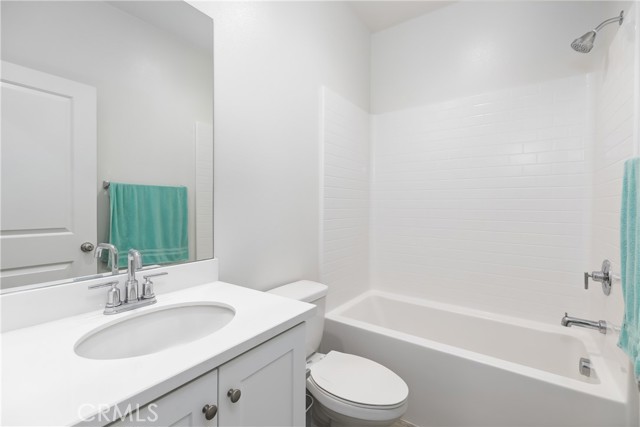 Detail Gallery Image 16 of 38 For 2941 E Travertine St, Ontario,  CA 91762 - 5 Beds | 4 Baths