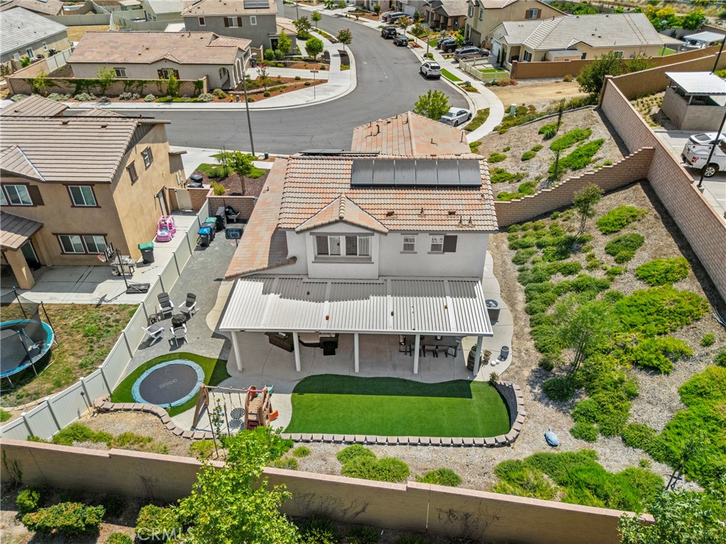 https://media.crmls.org/medias/a82c43e4-c3da-4025-85cb-8903fbbaf991.jpg?preset=X-Large