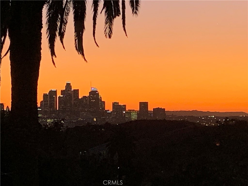https://media.crmls.org/medias/a82c7796-c276-4348-a387-59aedb15939a.jpg?preset=X-Large
