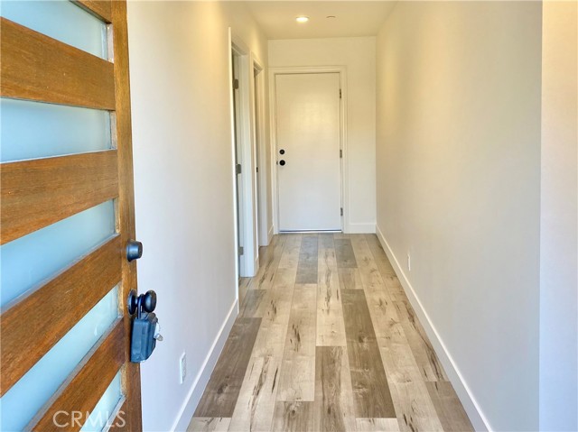 Detail Gallery Image 16 of 37 For 7327 Kester Ave #2,  Van Nuys,  CA 91405 - 3 Beds | 3/1 Baths