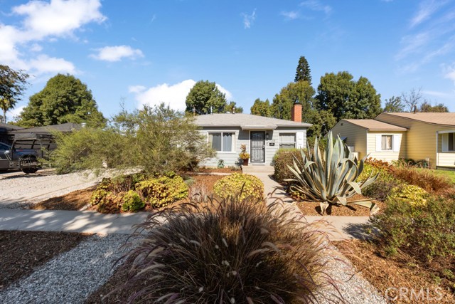 213 East 45th Street, Long Beach CA: https://media.crmls.org/medias/a82cbb44-0ec6-472b-a30c-3fc3abce1774.jpg