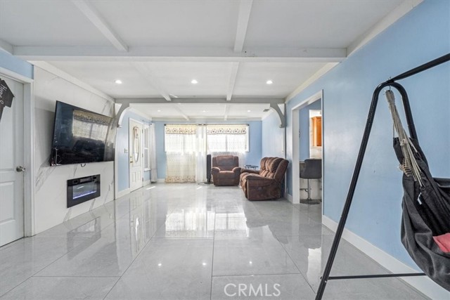 Detail Gallery Image 11 of 58 For 15330 Hart St, Van Nuys,  CA 91406 - 4 Beds | 4 Baths
