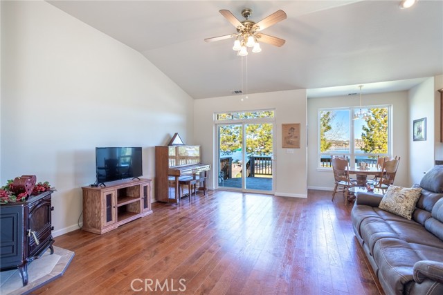 Detail Gallery Image 17 of 36 For 5059 Indian Island, Weed,  CA 96094 - 4 Beds | 2/1 Baths