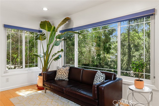Detail Gallery Image 5 of 37 For 3329 Adina Dr, Los Angeles,  CA 90068 - 3 Beds | 3/1 Baths