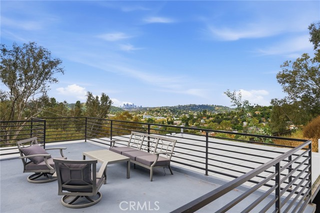 Detail Gallery Image 5 of 58 For 6565 Pickwick, Los Angeles,  CA 90042 - 3 Beds | 2/1 Baths