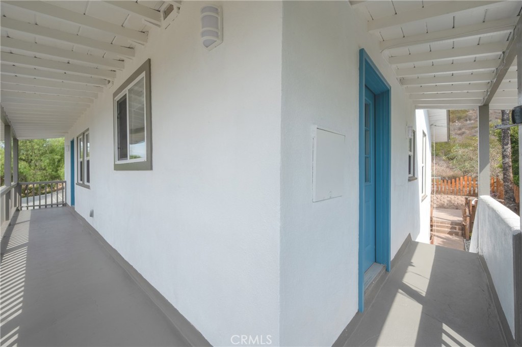https://media.crmls.org/medias/a82e750b-1538-44a3-ba1f-a1b662551ac0.jpg?preset=X-Large