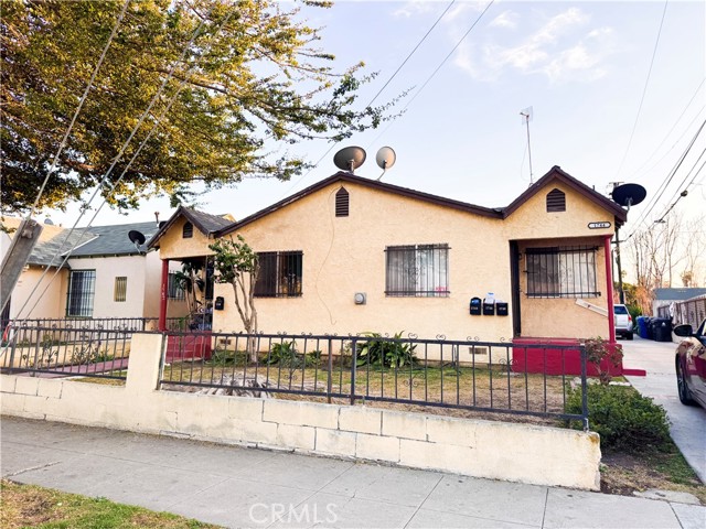 1746 W 82nd Street, Los Angeles CA: https://media.crmls.org/medias/a82eaee9-cd01-4555-84df-57af90431b83.jpg