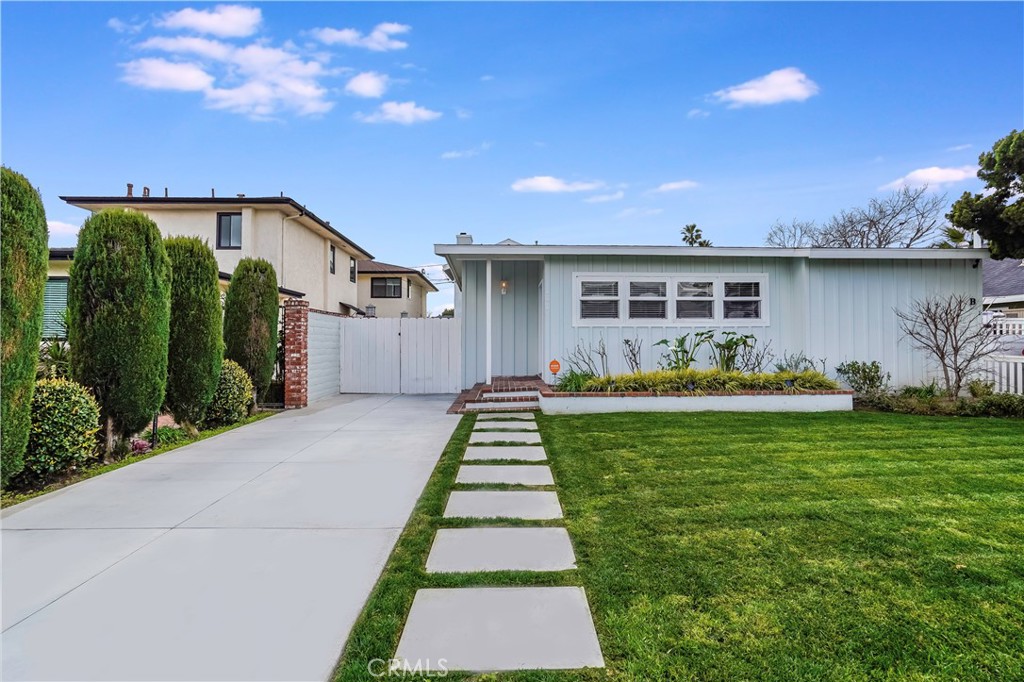 181 Costa Mesa Street, Costa Mesa, CA 92627