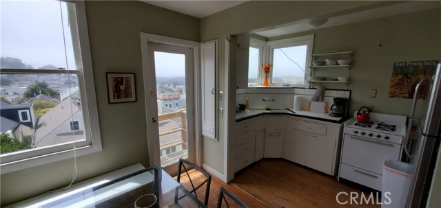 Detail Gallery Image 10 of 26 For 905 Ashbury, San Francisco,  CA 94117 - – Beds | – Baths