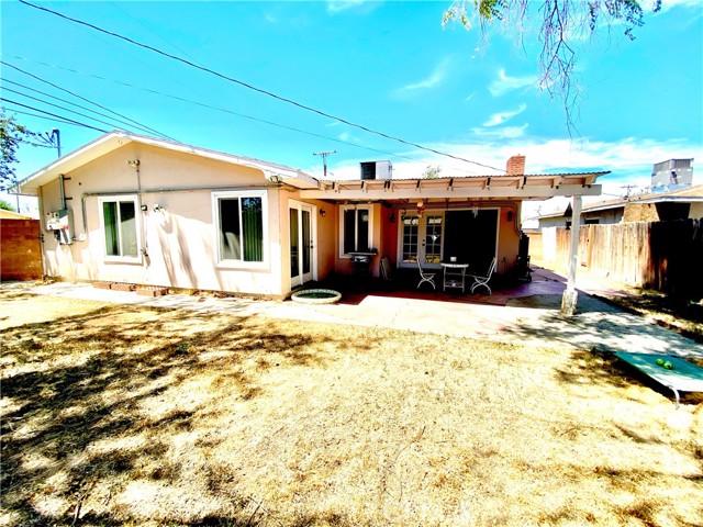 526 W Avenue J5, Lancaster CA: https://media.crmls.org/medias/a83035e9-cdf1-47ef-870b-6ebf5b4692f3.jpg