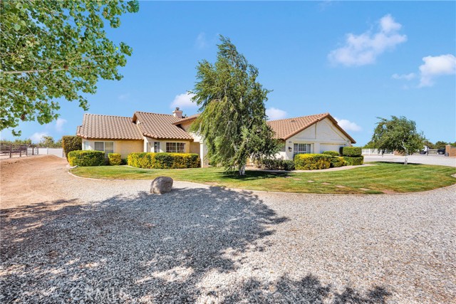 12958 Ranchero Road, Oak Hills CA: https://media.crmls.org/medias/a830c89b-f9ab-468d-8297-d287ffa6b064.jpg