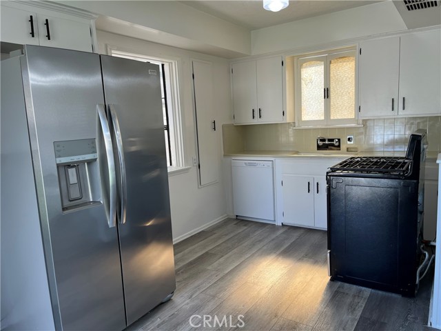 Detail Gallery Image 10 of 23 For 18829 Martha, Tarzana,  CA 91356 - 2 Beds | 1 Baths