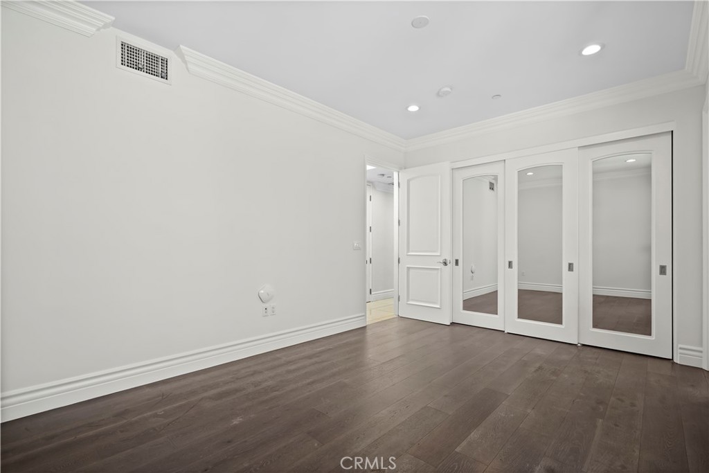 https://media.crmls.org/medias/a831c4e3-0b57-451a-8558-d44ba833a1fb.jpg?preset=X-Large
