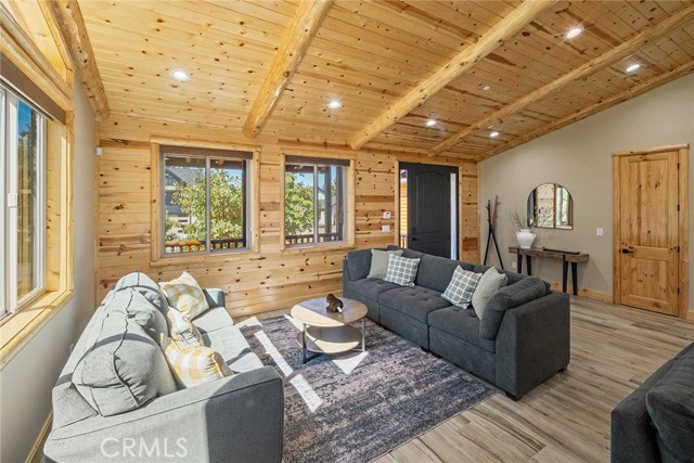 1658 Tuolumne Road, Big Bear City CA: https://media.crmls.org/medias/a832dd42-9702-4ca6-98b8-6f157340486c.jpg