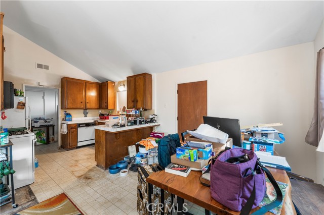 22038 Alamogordo Road, Saugus CA: https://media.crmls.org/medias/a8330424-0b49-42ea-bba3-3d34055cecd3.jpg