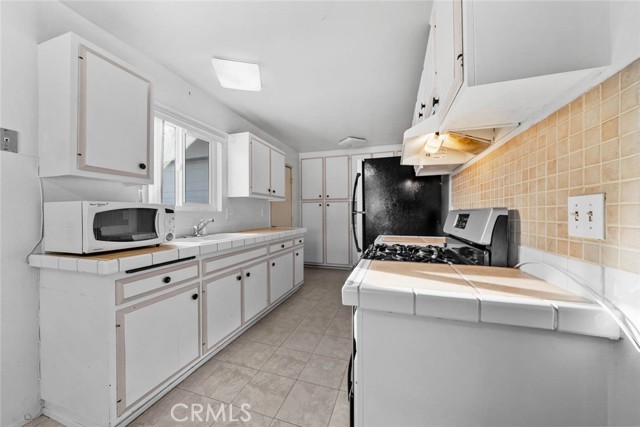 Detail Gallery Image 10 of 40 For 3648 Mira Pacific Dr, Oceanside,  CA 92056 - 2 Beds | 1 Baths