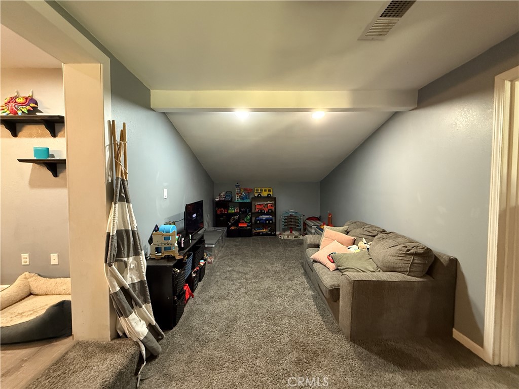 https://media.crmls.org/medias/a833ce1e-6a03-4dcf-8c15-1691a48c3bae.jpg?preset=X-Large