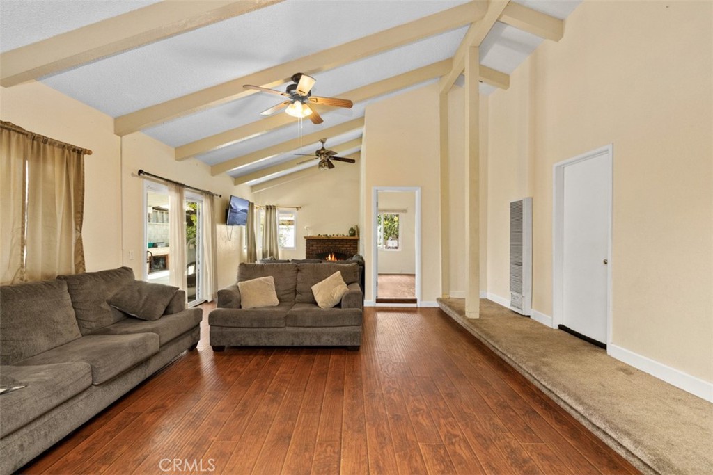 1523 W 12th Street