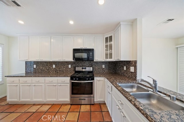 Detail Gallery Image 14 of 33 For 1101 Portofino Ct #103,  Corona,  CA 92881 - 3 Beds | 2/1 Baths