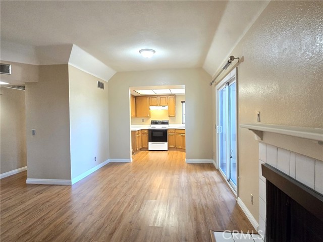 Detail Gallery Image 9 of 33 For 22749 Lakeway #375,  Diamond Bar,  CA 91765 - 2 Beds | 2 Baths