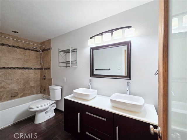 Detail Gallery Image 25 of 34 For 3701 Country Club Dr #3,  Long Beach,  CA 90807 - 2 Beds | 1/1 Baths