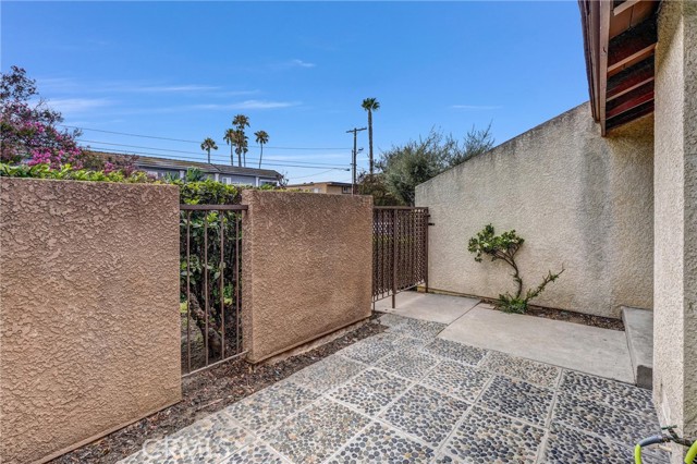 18403 Collins Street, Tarzana CA: https://media.crmls.org/medias/a83687c1-62d5-4d0c-a5bc-23f7b1933180.jpg