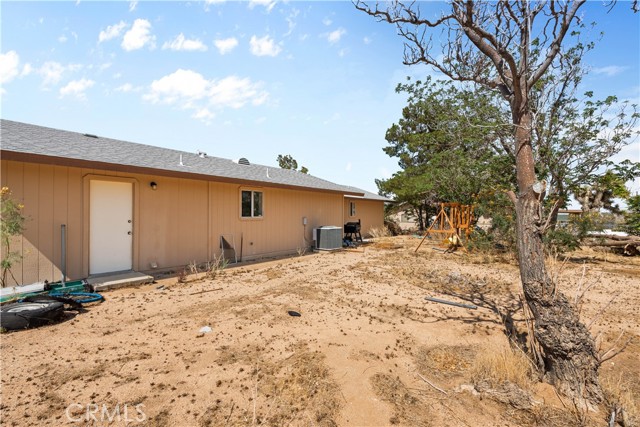 58349 Pimlico Street, Yucca Valley CA: https://media.crmls.org/medias/a8384f14-f576-45a7-aaef-ffe721dc08d0.jpg