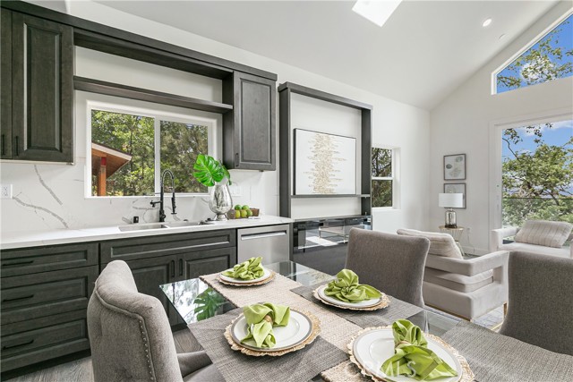 1670 Grass Valley Road, Lake Arrowhead CA: https://media.crmls.org/medias/a8387f42-562e-4cf9-82cc-d9ed3abaacdd.jpg