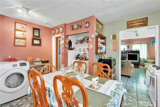 470 E Home Street, Long Beach CA: https://media.crmls.org/medias/a83a56bb-0c3a-4fa3-9882-c90d6a8e7a3a.jpg