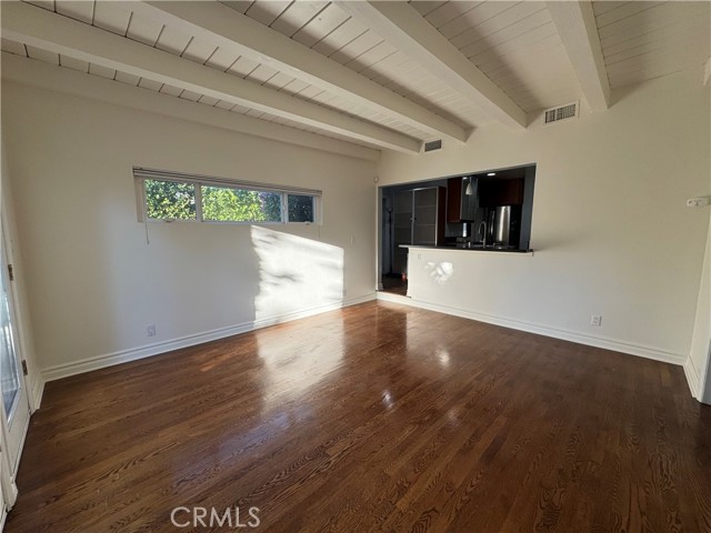 Detail Gallery Image 8 of 29 For 5821 Columbus Ave, Van Nuys,  CA 91411 - 4 Beds | 2 Baths