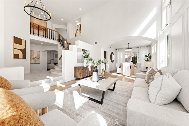 Detail Gallery Image 11 of 47 For 910 S Barton Ct, Anaheim,  CA 92808 - 4 Beds | 4/1 Baths