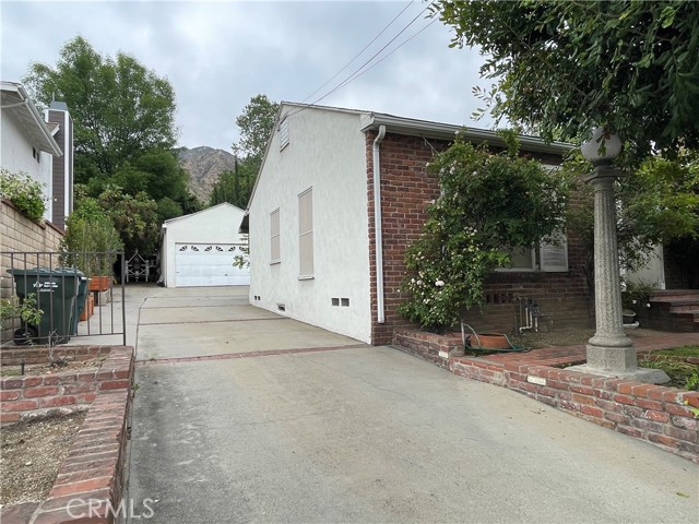 643 W Alegria Avenue, Sierra Madre CA: https://media.crmls.org/medias/a83c937a-130b-4938-8053-4abe9fde246e.jpg
