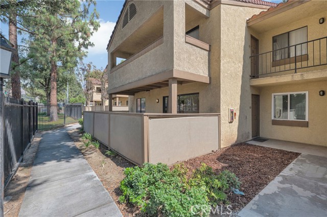 Detail Gallery Image 2 of 33 For 1110 W Blaine St #102,  Riverside,  CA 92507 - 2 Beds | 2 Baths