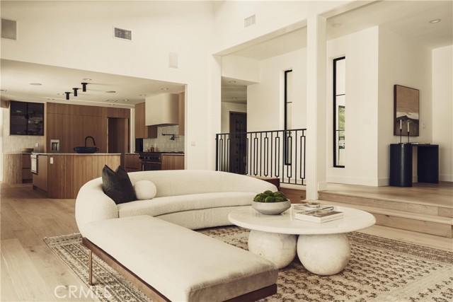 4195 Alonzo Avenue, Encino CA: https://media.crmls.org/medias/a83cb894-c2ca-47a1-8b2b-efebea27722a.jpg