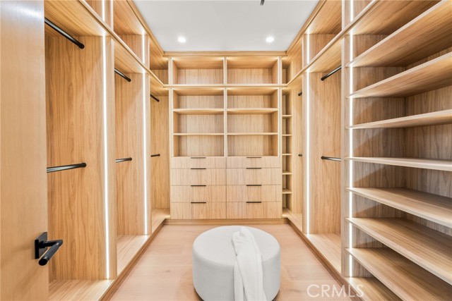 Detail Gallery Image 21 of 42 For 4245 Bellaire Ave, Studio City,  CA 91604 - 5 Beds | 5/1 Baths