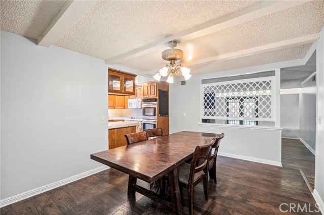 Detail Gallery Image 4 of 25 For 5430 Electric Ave, San Bernardino,  CA 92407 - 4 Beds | 3 Baths