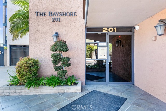 201 Bay Shore Avenue, Long Beach CA: https://media.crmls.org/medias/a83f71ce-a280-4e1f-a572-79e640f5dda7.jpg