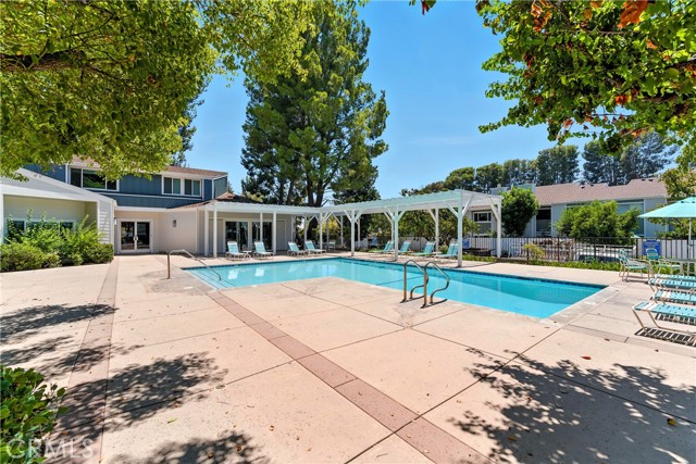 18221 Andrea N Circle, Northridge CA: https://media.crmls.org/medias/a8409517-6138-4f98-a455-bf2db66f1276.jpg