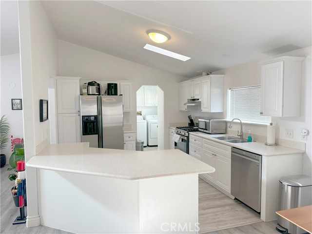 Detail Gallery Image 11 of 37 For 21851 Newland St. #137,  Huntington Beach,  CA 92646 - 3 Beds | 2 Baths