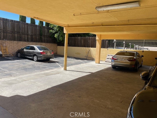 Detail Gallery Image 12 of 15 For 5105 Woodman Ave #3,  Sherman Oaks,  CA 91423 - 3 Beds | 2 Baths