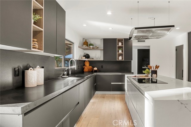 5265 Del Moreno Drive, Woodland Hills CA: https://media.crmls.org/medias/a8437c15-471a-49a6-a9d5-fef3bdd9c53a.jpg