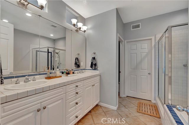 19281 Surf Drive, Huntington Beach CA: https://media.crmls.org/medias/a8439090-50ed-4bff-9795-500a3478aa43.jpg