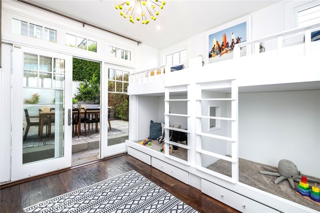 501 6th Place, Manhattan Beach, California 90266, 4 Bedrooms Bedrooms, ,2 BathroomsBathrooms,Residential,Sold,6th,SB23176896