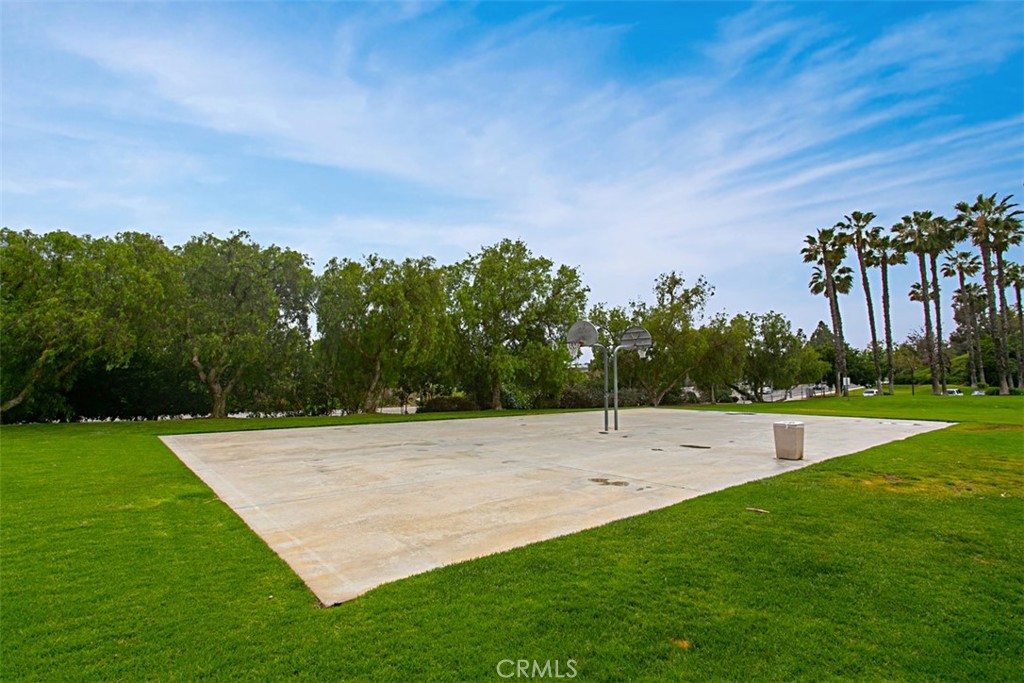 https://media.crmls.org/medias/a844762f-960f-4925-8bba-7cb972d886b4.jpg?preset=X-Large