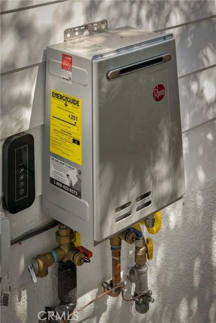 Detail Gallery Image 7 of 26 For 6150 Strickland Ave, Los Angeles,  CA 90042 - 3 Beds | 2 Baths